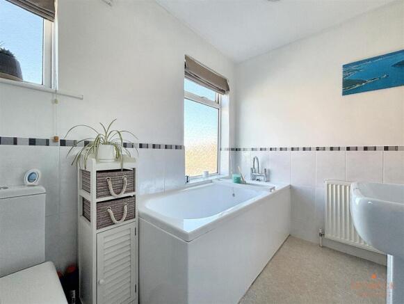 4 bed Detached for sale Image 12