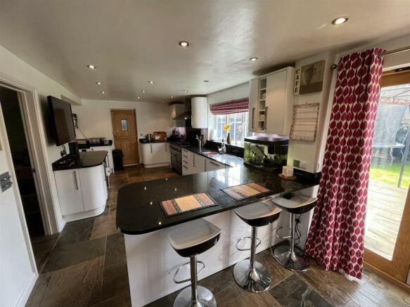 Modern Fitted Kitchen