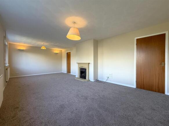 Generous Living Space 021