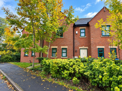 Schuster Road, Victoria Park, M14