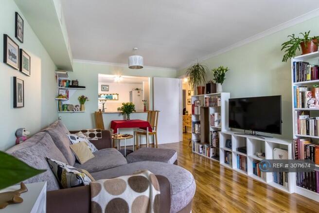 Generous Living Room ¿ Alternative View