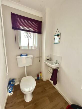 Cloakroom/wc