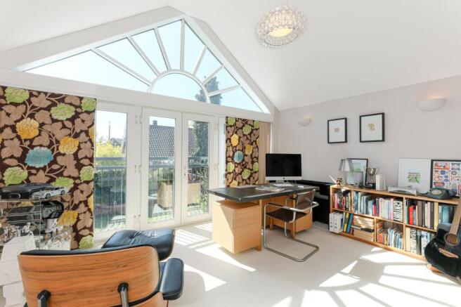 4 bed Detached for sale Image 3