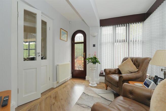 4 bed Detached for sale Image 4