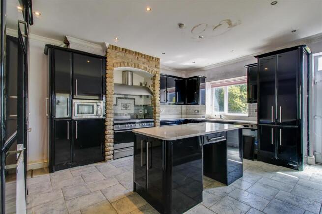 KITCHEN BREAKFAST ROOM
