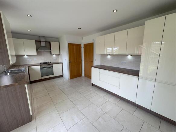 kitchen 4.jpg