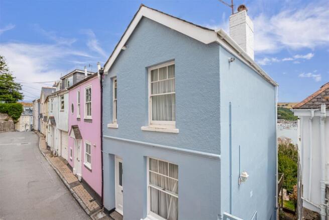 A03 - 37 Above Town Dartmouth - 220712.jpg