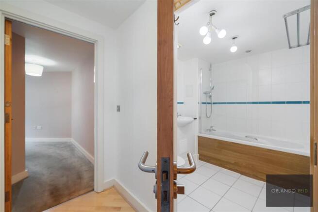 Flat 3, 376 Clapham Road SW9 9AR-7.jpg