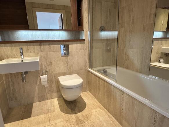 2 bed Apartment to rent Image 11