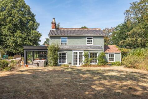 Charming Four Bedroom Period Cottage in Peaceful Hainford