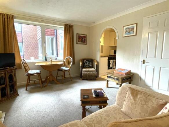Living room1.JPG