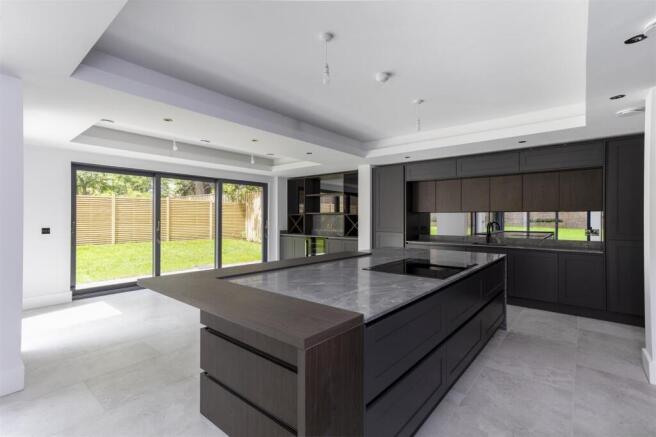 4 bed Detached for sale Image 4
