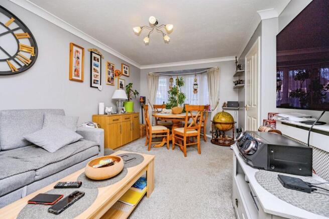Lambourn Drive, Luton photo 4