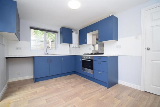 2 bed Semi-Detached to rent Image 5