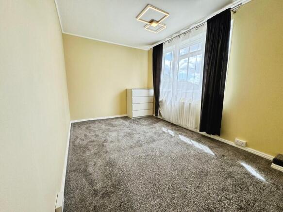 2 bed Semi-Detached to rent Image 11