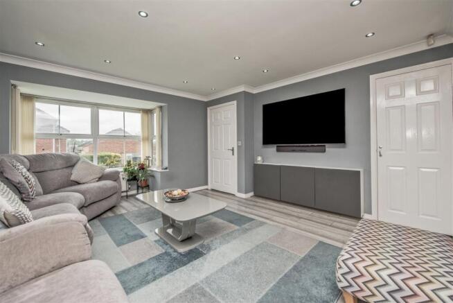 5 bed Detached for sale Image 5