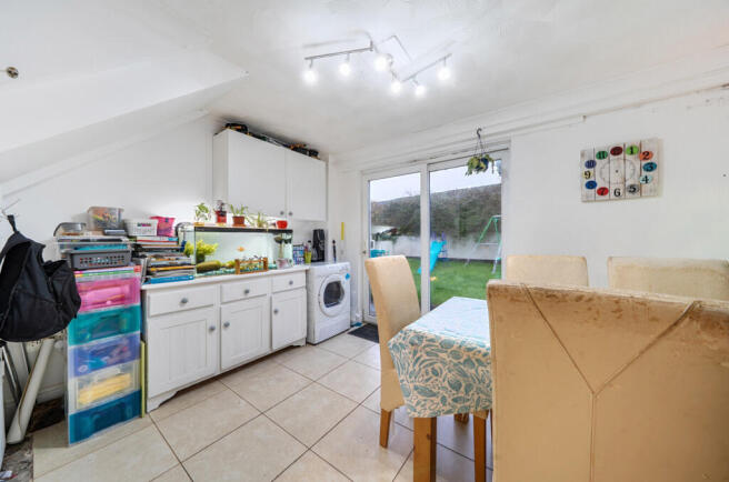 1384993-2-6932b70...