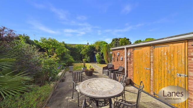 Hillview Gardens, Cheshunt, Waltham Cross photo 4