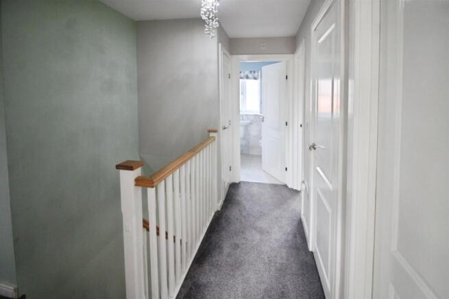 4 bed Detached to rent Image 10