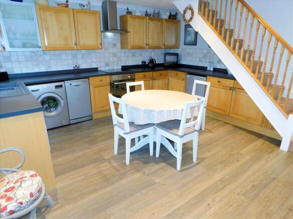 KITCHEN / DINING ROOM
