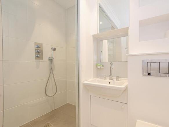 Bedroom 1 En-suite LR