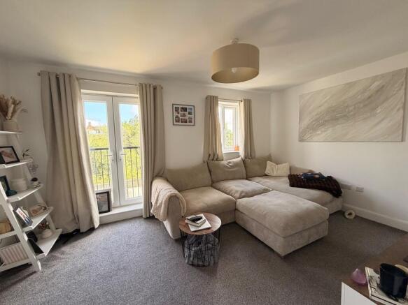 4 bed Semi-Detached to rent Image 5