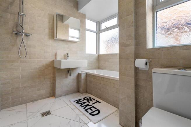 4 bed Semi-Detached for sale Image 12