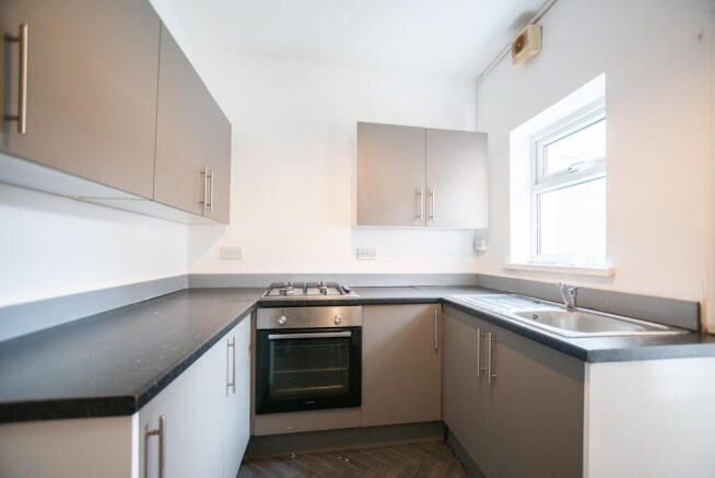 2 bed End of Terrace to rent Image 6