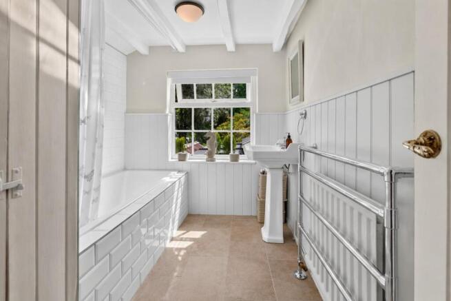 4 bed Detached for sale Image 9
