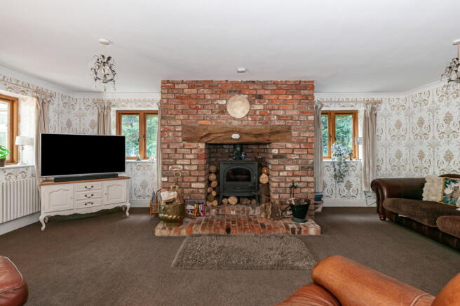 5 bed Detached for sale Image 9