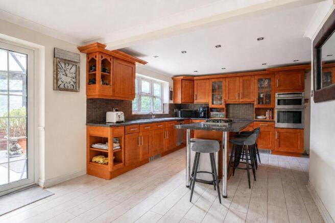 4 bed Detached for sale Image 5