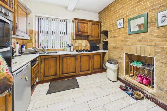 4 bed Detached for sale Image 5
