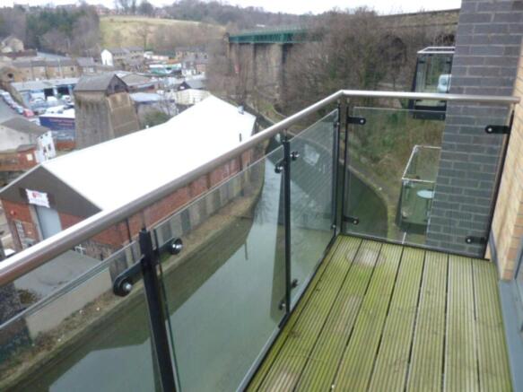 2 bed Apartment to rent Image 12