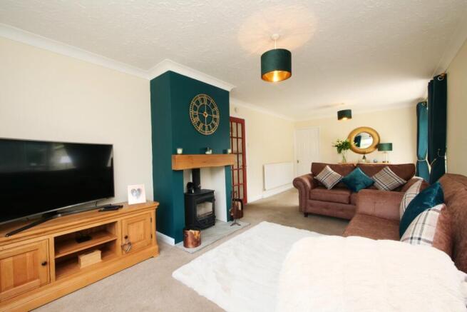 4 bed Bungalow for sale Image 7
