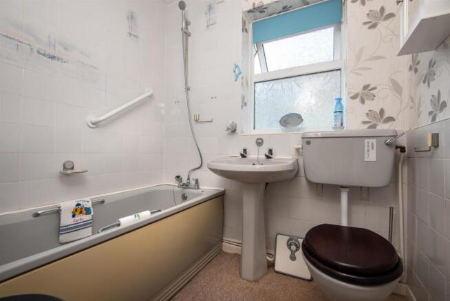 Bathroom.jpg