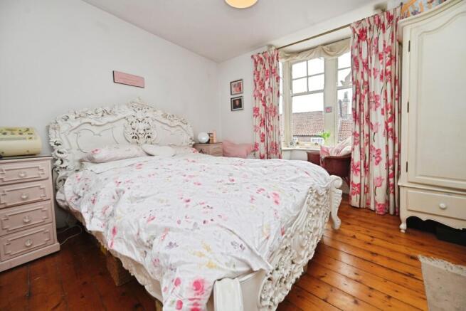 4 bed House for sale Image 8