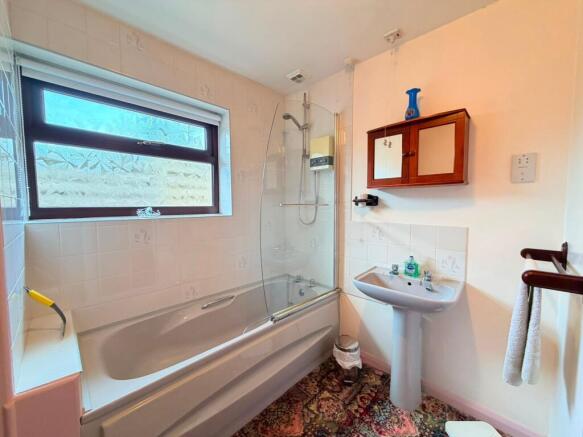 4 bed Detached for sale Image 10