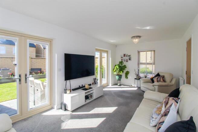 4 bed Detached for sale Image 8