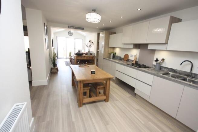 Kitchen / Dining Area