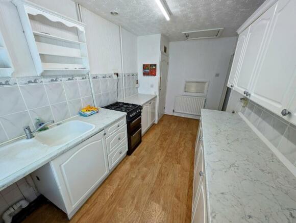53 Kenilworth kitchen 2.jpg
