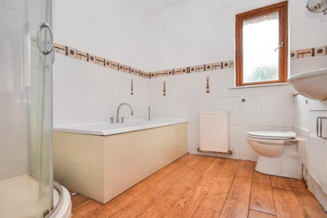 5 bed House for sale Image 7