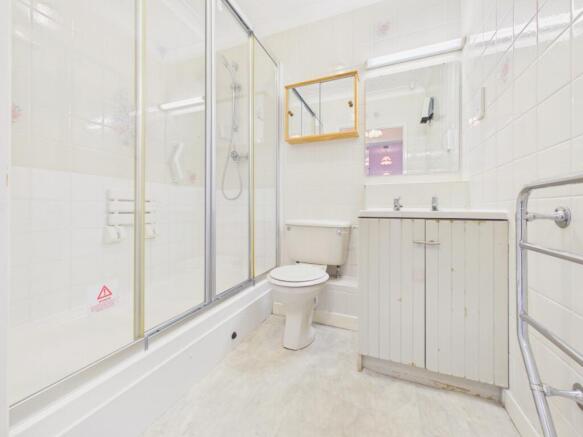 2 bed Apartment for sale Image 4