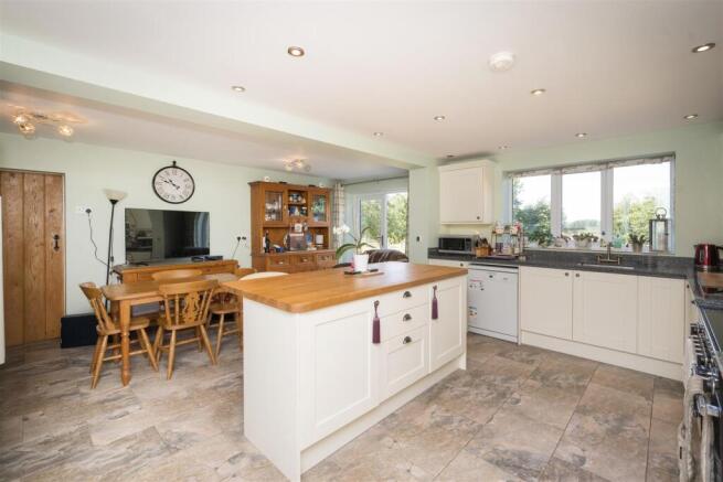 5 bed Country House for sale Image 9