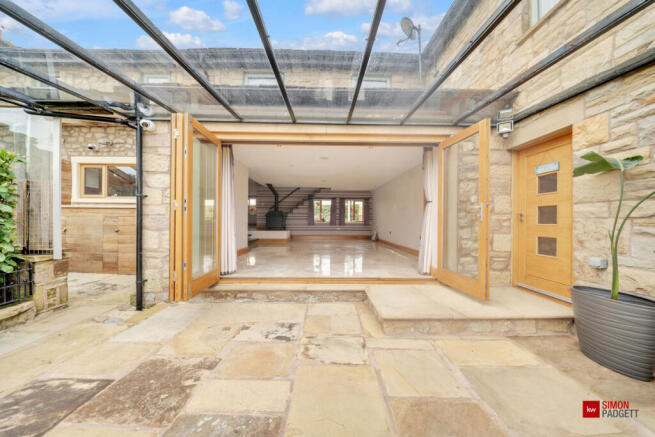 4 bed Terraced for sale Image 9