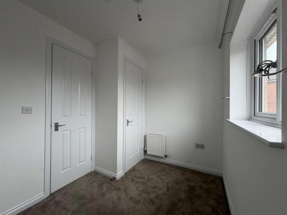 3 bed Semi-Detached to rent Image 9