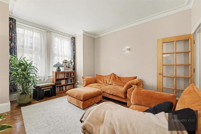 Flat 2, 142 Queenstown Road SW8 3RR-5.jpg