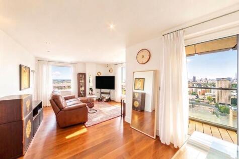 Lincoln Plaza London E14