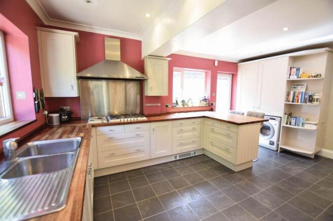 Kitchen/breakf...