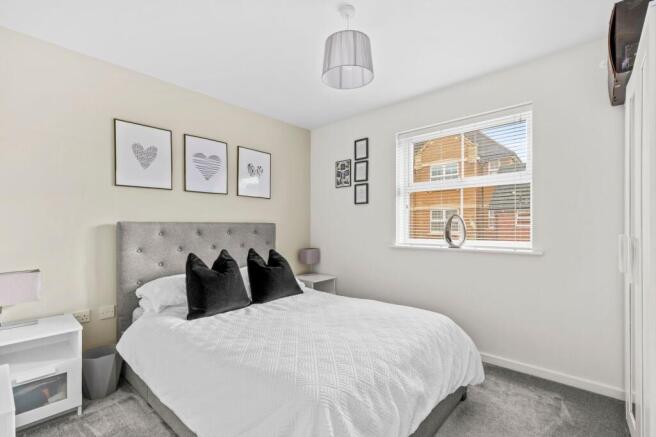 Juniper Drive, Weston Turville, HP22 photo 4