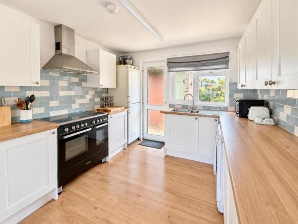 St. Andrews, Laverstock, Salisbury photo 4